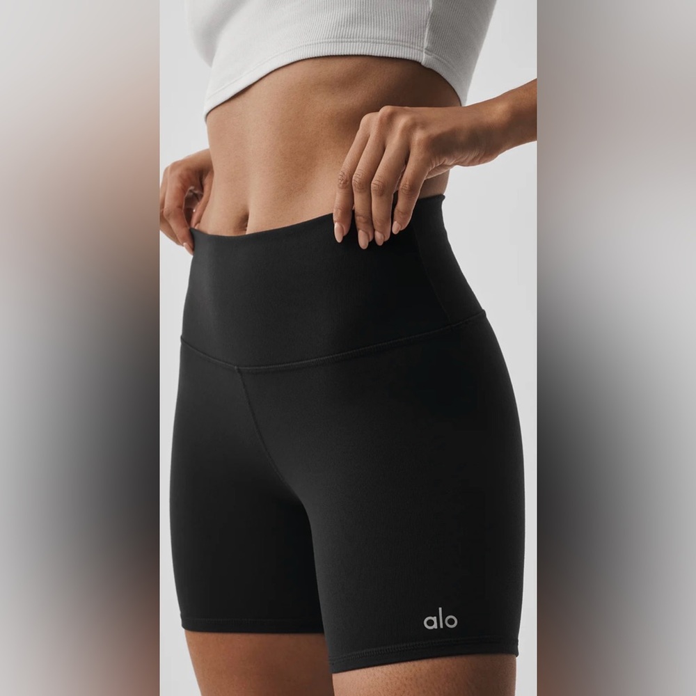 ALO Size S 5" Airbrush High-Waist Biker Short Excellent Condition
